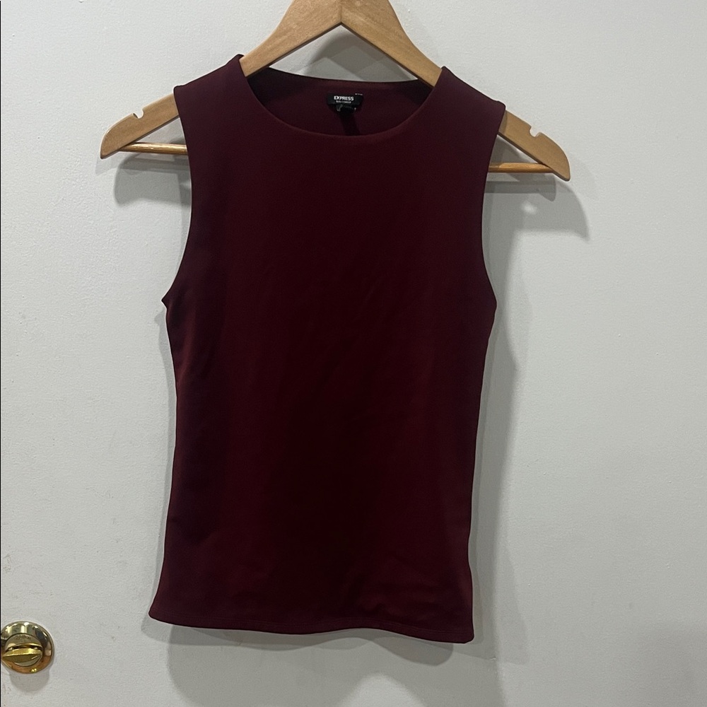 Express Sleeveless Crewneck Tank Top in Burgundy